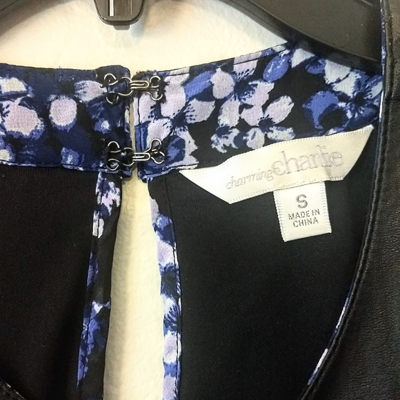 5/$30 Charming Charlie Blue Floral Shift Dress - Picture 4 of 4